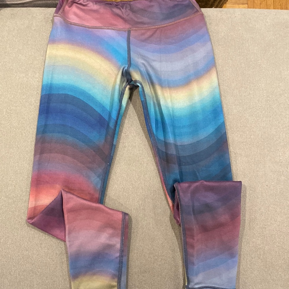 Like new! Athleta Girl leggings.